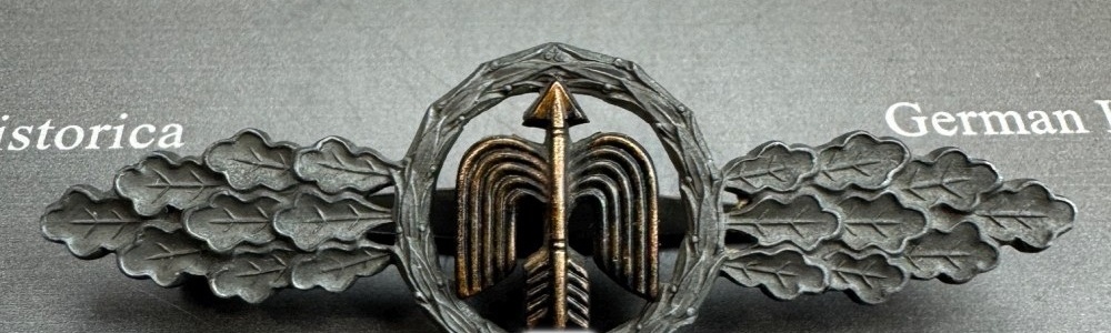 Die Frontflugspange für Jagdflieger – Symbol für Einsatzfreude und Erfahrung