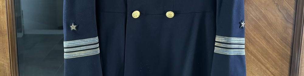 Kriegsmarine-Gehrock für einen Kapitänleutnant zur See – Uniform und Rangabzeichen 