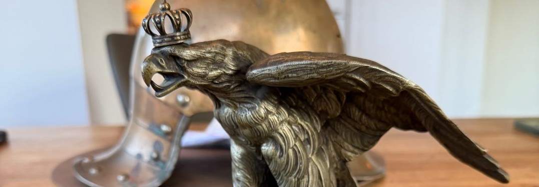 Preußischer Kürassierhelm (Garde du Corps / Garde-Kürassiere) mit Paradeadler und Ringkragen – Fund aus Theaterfundus